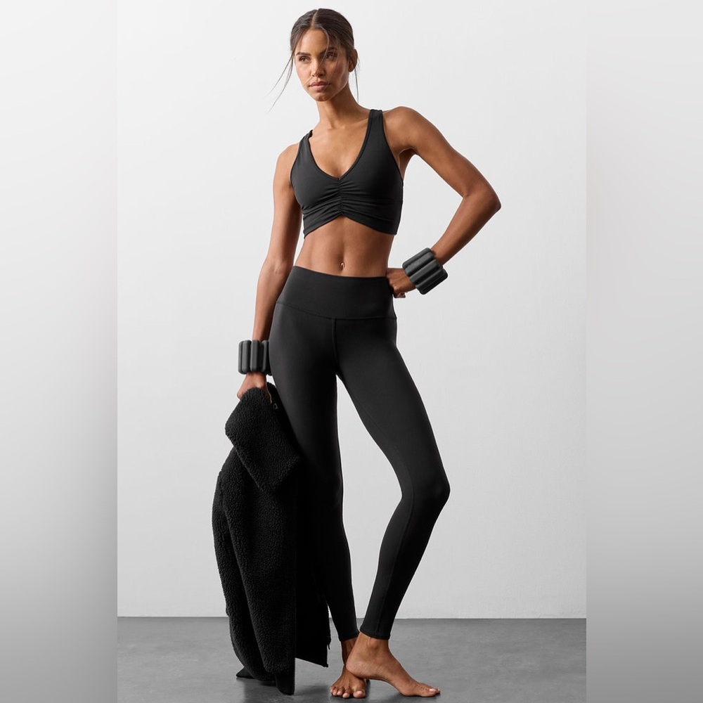 ALO Yoga Leggings Black High-Waisted Airbrush Capri Style Tights